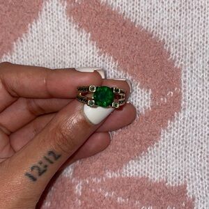 Elegant Green Gemstone stainless steel Ring size 6 -NEW